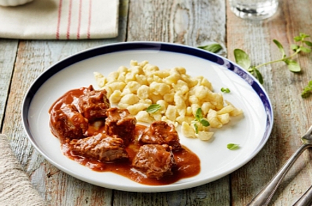 Rindsgulasch mit Spätzle