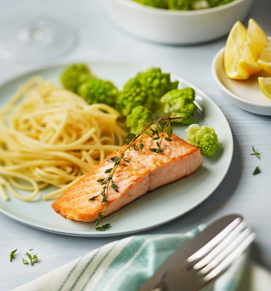 Gebratener Lachs mit Taglierini